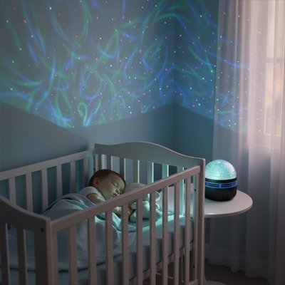 bebe endormi avec veilleuse projection ciel etoile