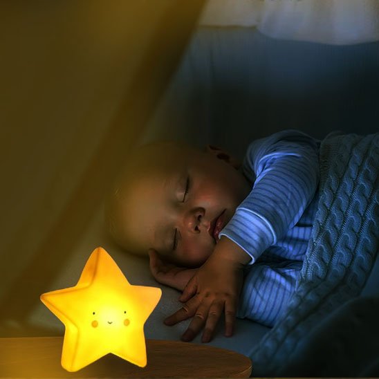 bebe endormie avec veilleuse enfant lumineuse