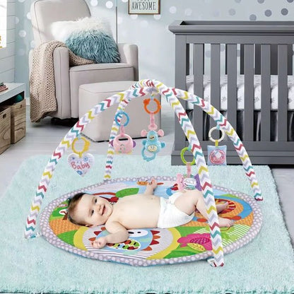 bebe sourire dans tapis eveil sensoriel