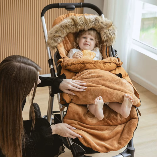 chanceliere poussette marron avec maman fillette