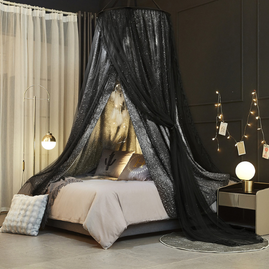 ciel de lit noir avec finitions argent