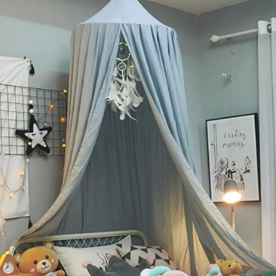 ciel de lit pour bebe heureux