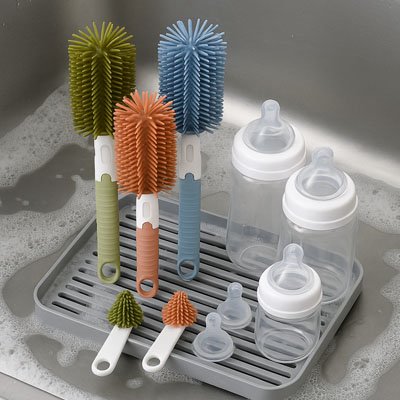 goupillon biberon ergonomique trois couleurs