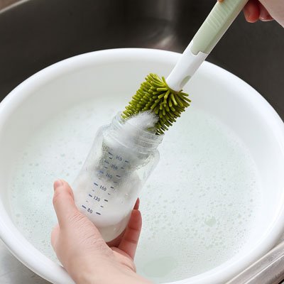 goupillon biberon ergonomique vert clair