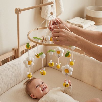 mobile pour lit bebe abeilles citron