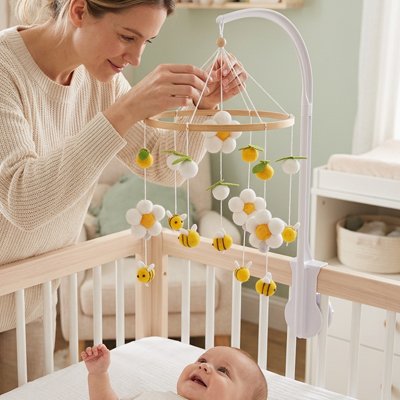 mobile pour lit bebe fleurs abeilles