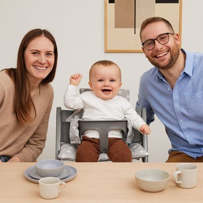 parants avec son adorable chaise haute coussin comfortbaby