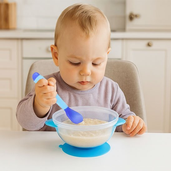 petit loulou mange assiette bebe ventouse antiderapante