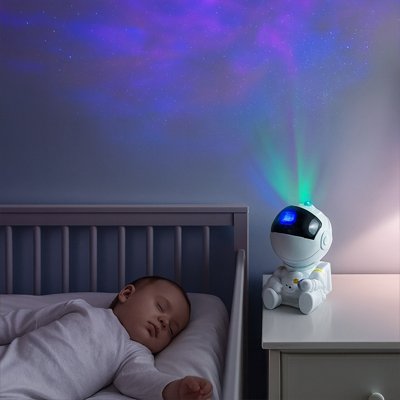 petit loulou plonge dans sommeil avec veilleuse projection stellaris