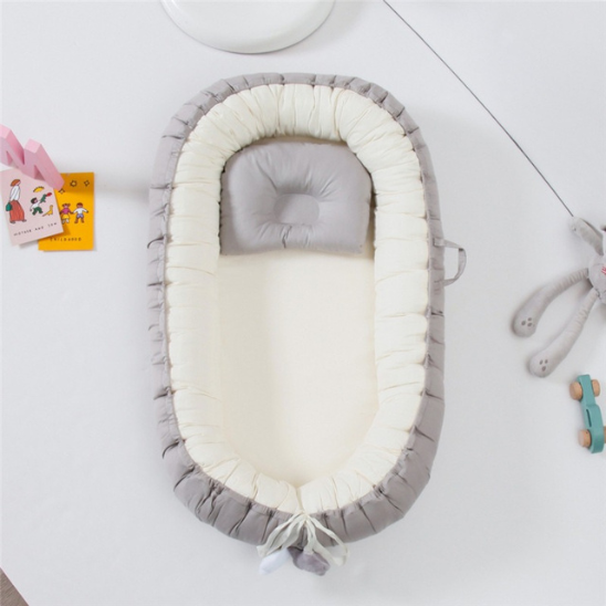 reducteur de lit bebe beige blanc