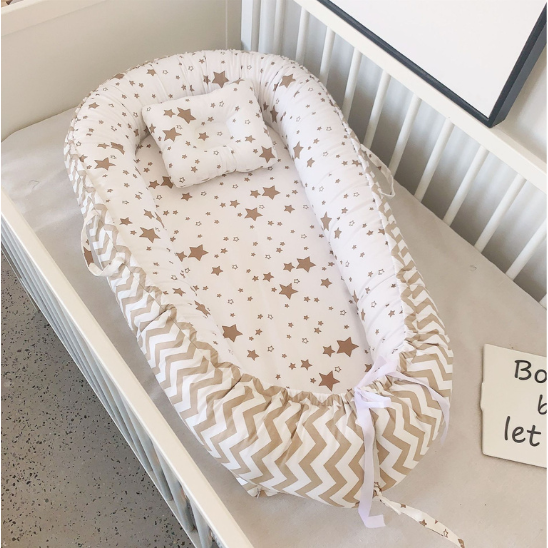 reducteur de lit bebe etoile marron securise pour mignon heureux