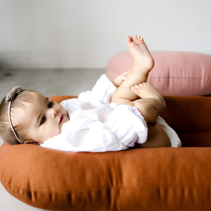 reducteur de lit bebe mignon protection sommeil cafe