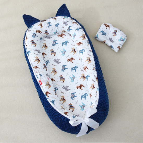 reducteur de lit chat bleu marine blanc trojan