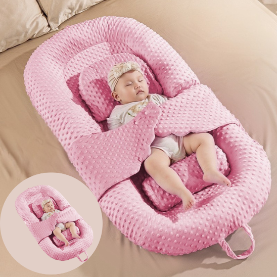 reducteur de lit rose poule fillette endormi