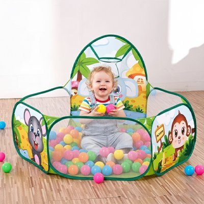 souriant dans piscine balle bebe colorplay vert