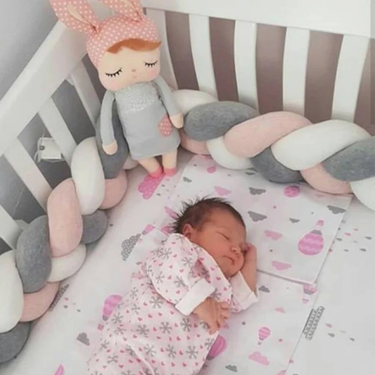 tresse de lit avec bébé rose gris blanc
