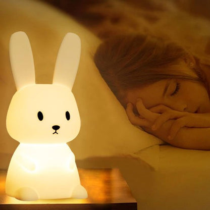 Veilleuse bébé fillette sommeillant avec lampe lapin mignon 
